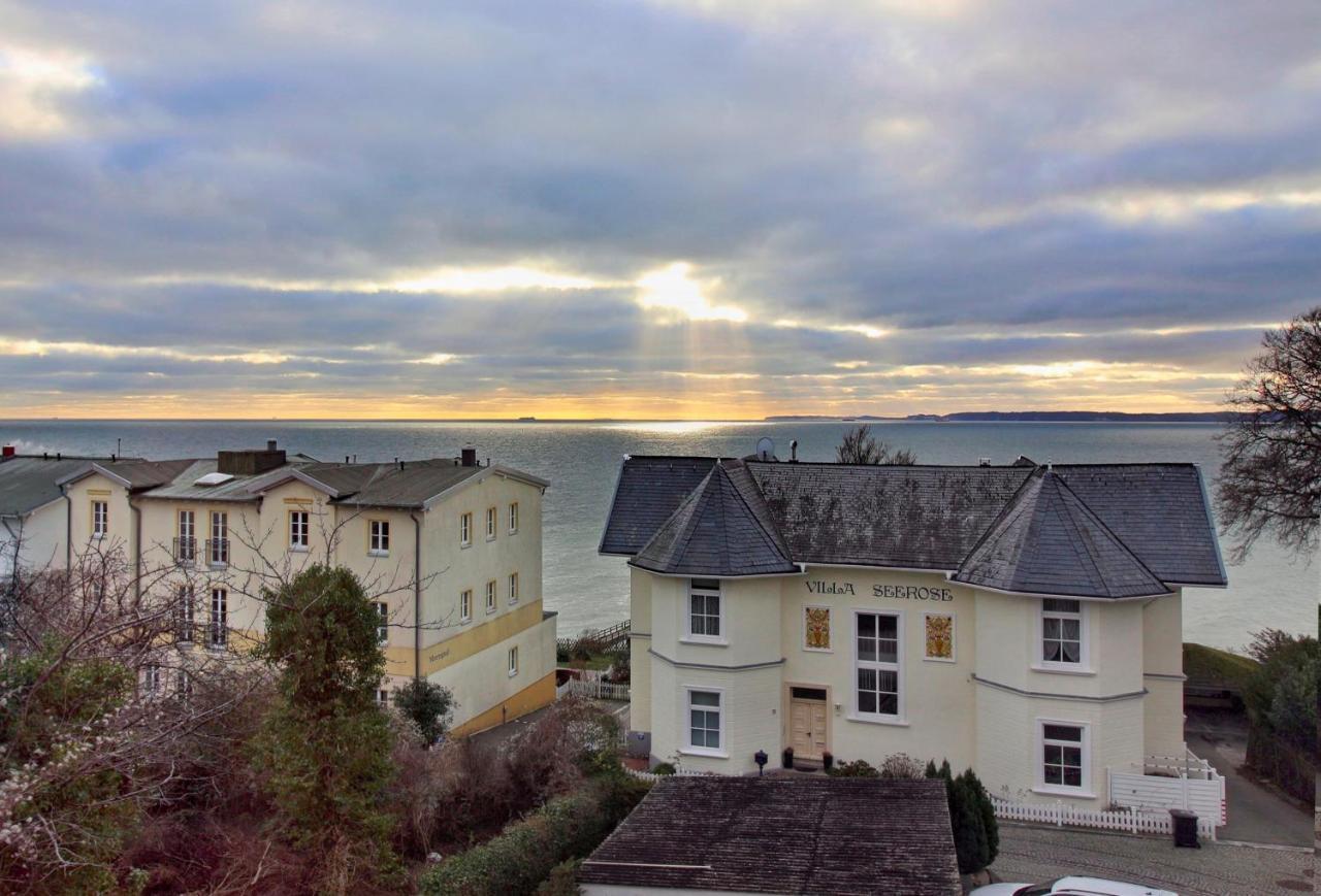 Villa Ostseelilie - Appartements Mit Balkon Und Meerblick 사스니츠 외부 사진