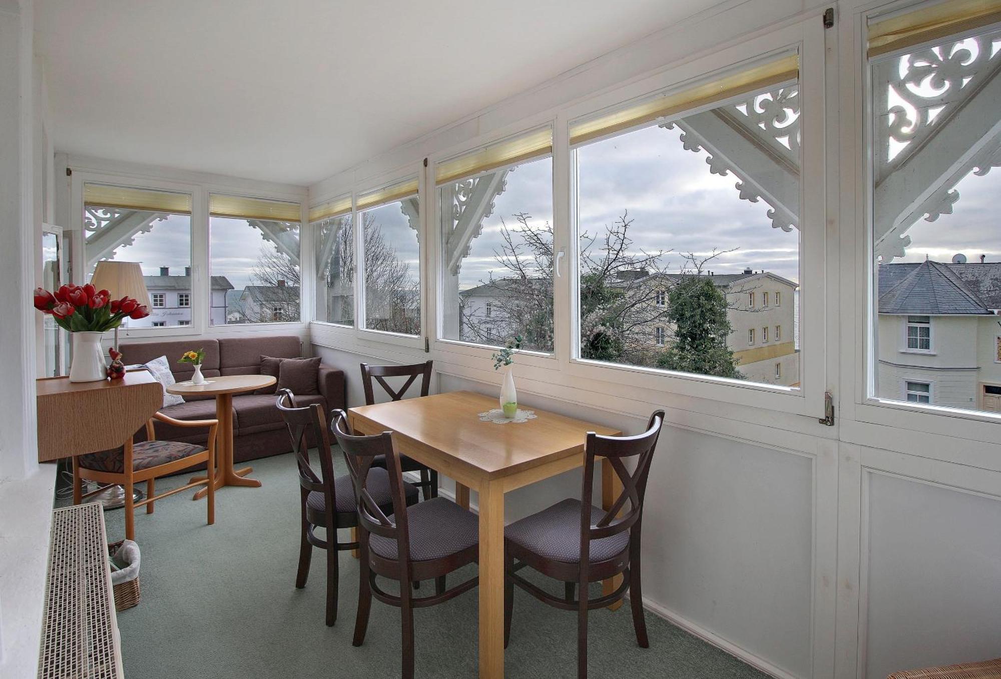 Villa Ostseelilie - Appartements Mit Balkon Und Meerblick 사스니츠 객실 사진